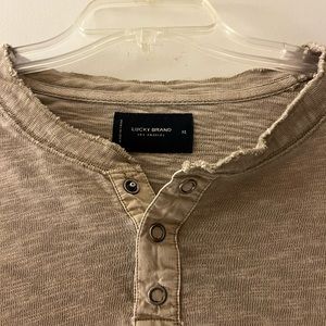 Lucky brand men’s long sleeve casual shirt in xl. Relaxed cotton blend .